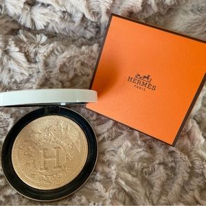 Poudre D'Orfevre Face and Eye Illuminating powder.  Limited Edition
